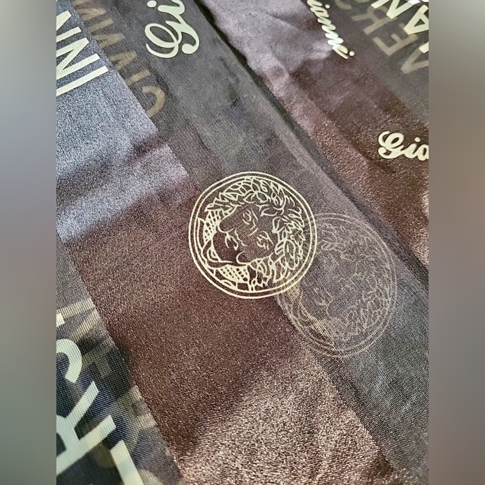 Versace Scarf Vintage 100% Silk Wrap Brown, Medusa Head Motif, 38” x 38” - Picture 6 of 7